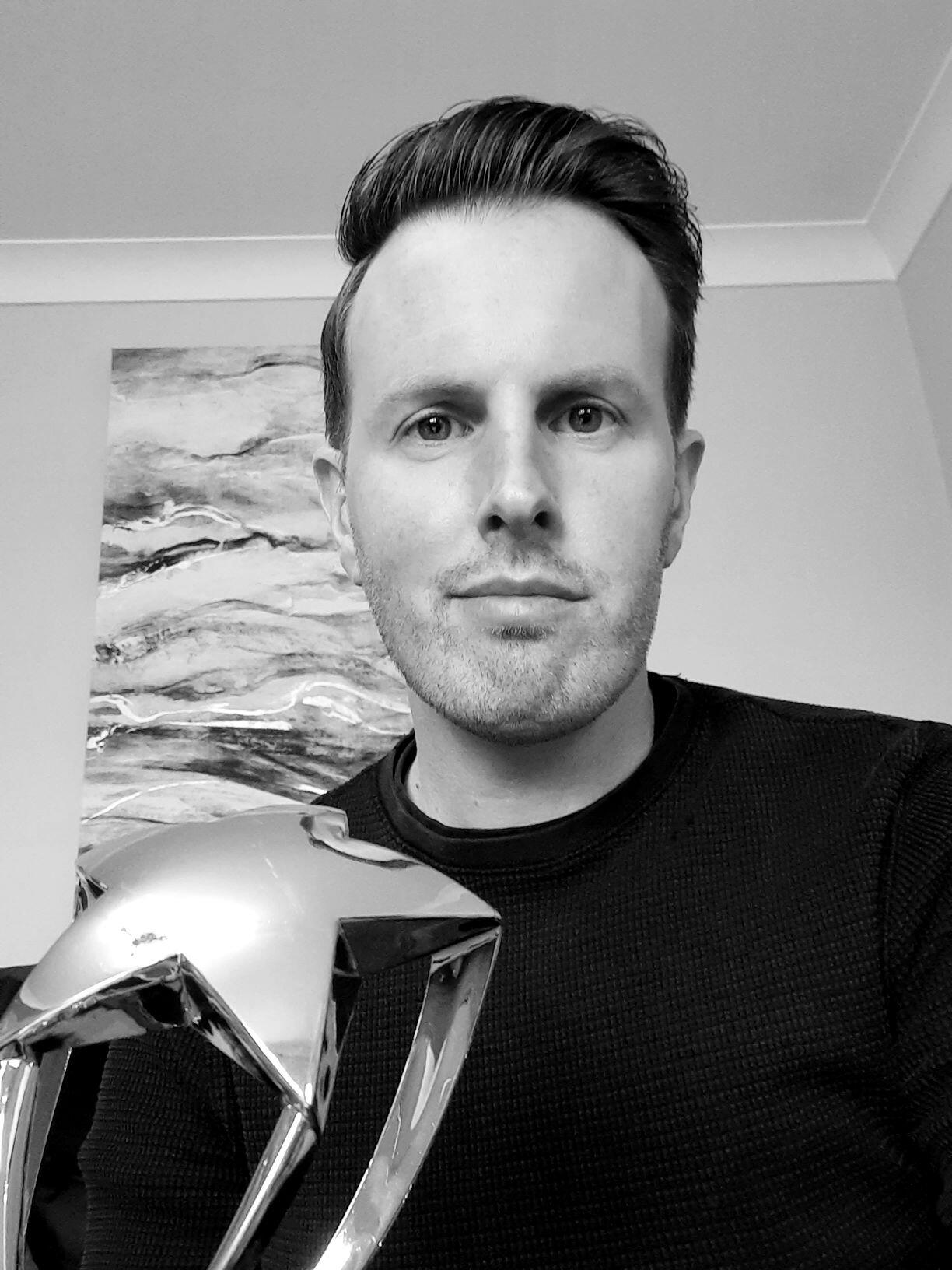 Vizzie Award Joel Reed with his Tableau Vizzie award